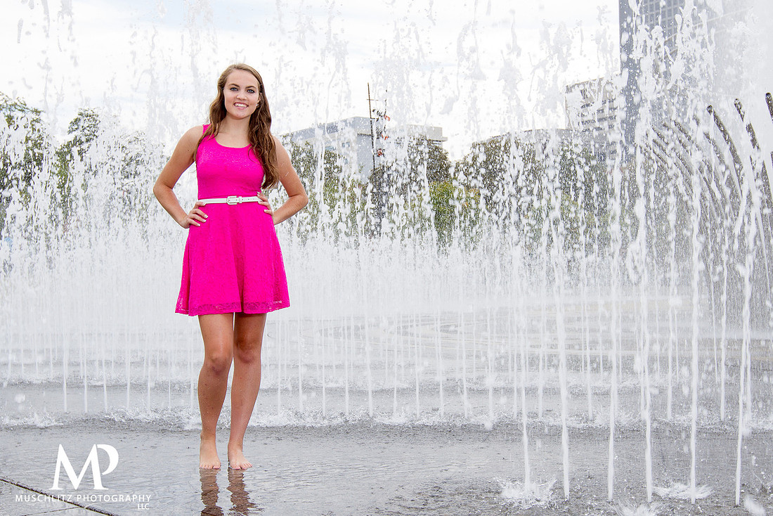 Downtown-metropolitan-senior-portrait-session-outdoors-columbus-ohio