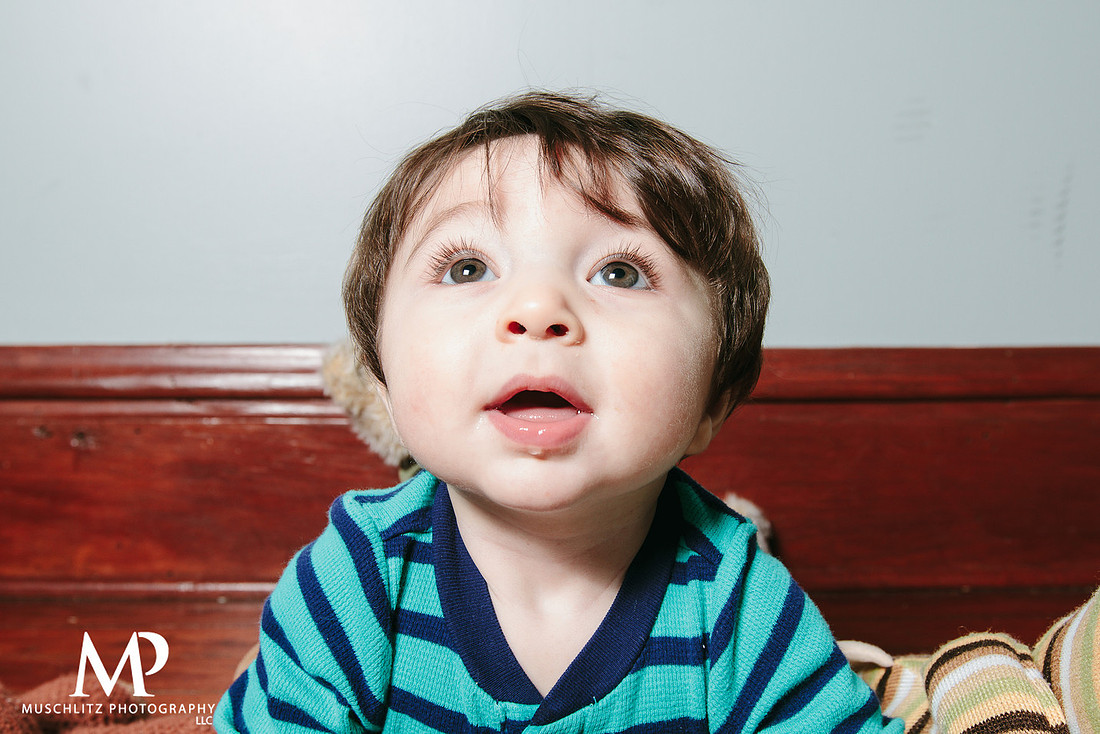 6-month-old-portraits-cute-baby-boy-copumbus-ohio-home-portrait-session