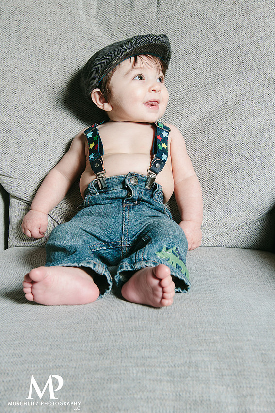 6-month-old-portraits-cute-baby-boy-copumbus-ohio-home-portrait-session