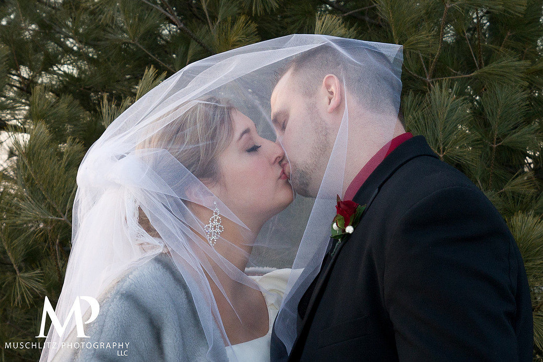 Best-of-2013-weddings-findlay-ohio-red-black-white-wedding