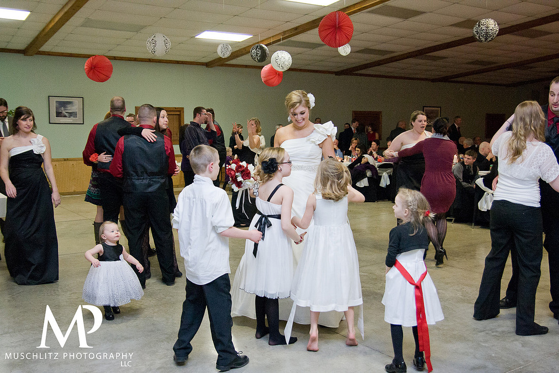 Best-of-2013-weddings-findlay-ohio-red-black-white-wedding