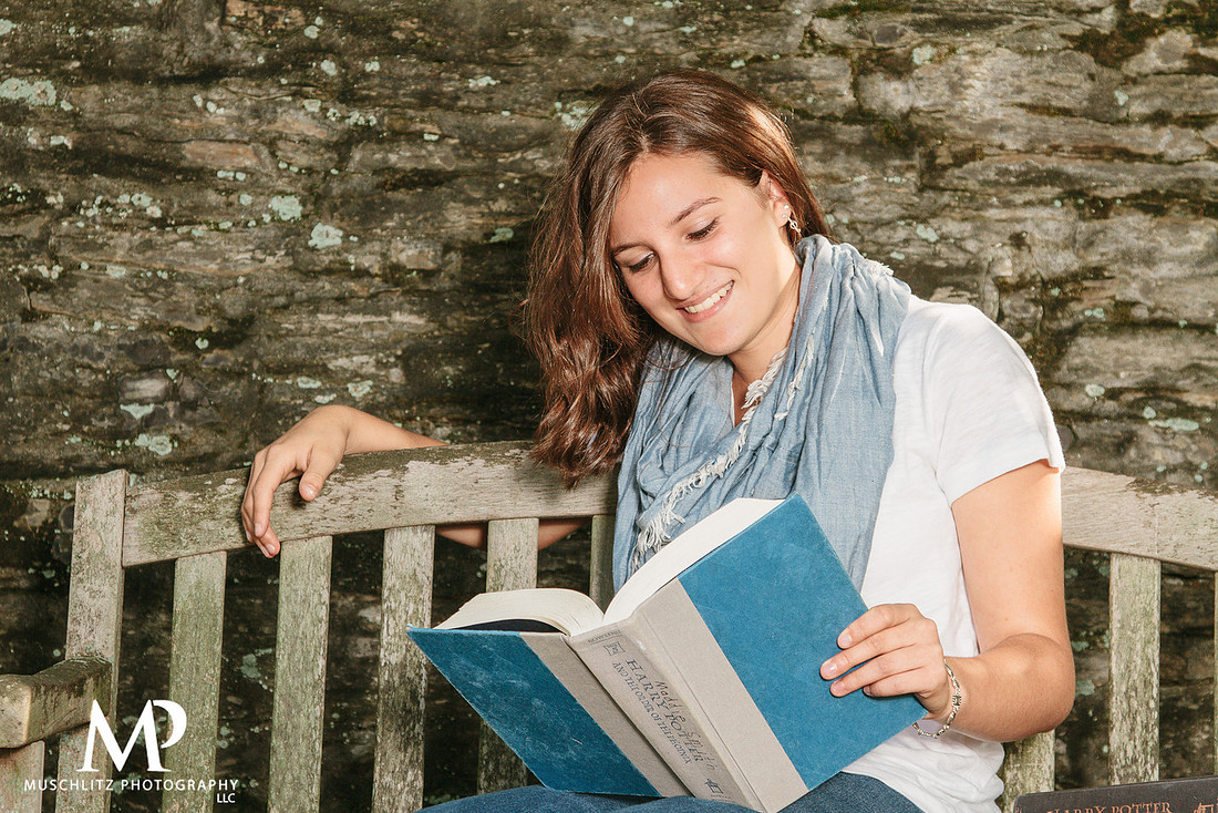female-fall-outdoor-senior-portraits-jeffrey-mansion-bexley-ohio