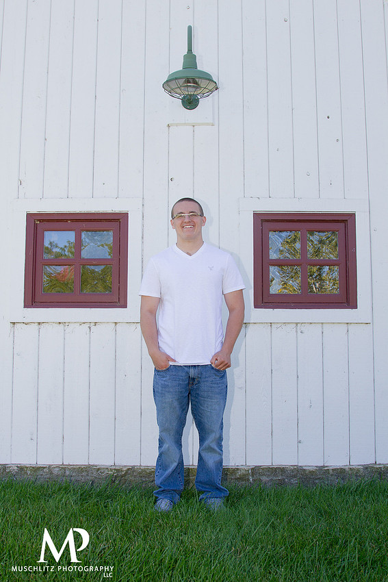 barn-senior-portrait-001