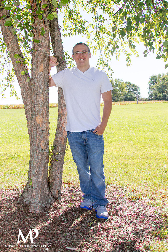 outdoor-homestead-park-senior-portraits