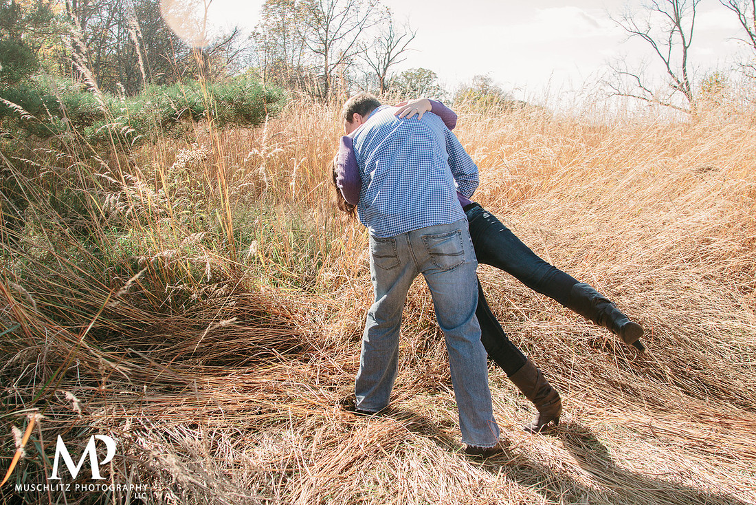 fall-outdoor-engagement-session-dawes-arboretum-newark-ohio