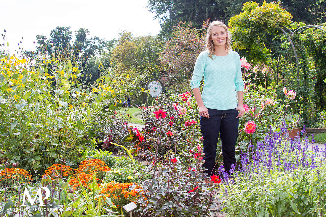 Wildflowers-senior-portraits-inniswood-gardens