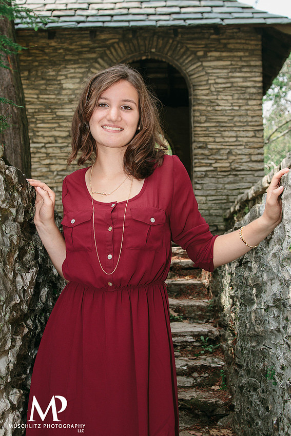 female-fall-outdoor-senior-portraits-jeffrey-mansion-bexley-ohio