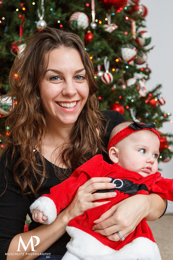 mom-baby-holiday-portraits-at-home-columbus-ohio