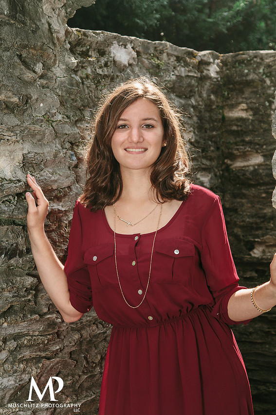 female-fall-outdoor-senior-portraits-jeffrey-mansion-bexley-ohio