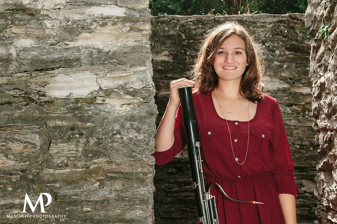 female-fall-outdoor-senior-portraits-jeffrey-mansion-bexley-ohio