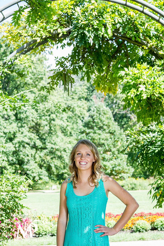 greenery-archway-senior-portraits
