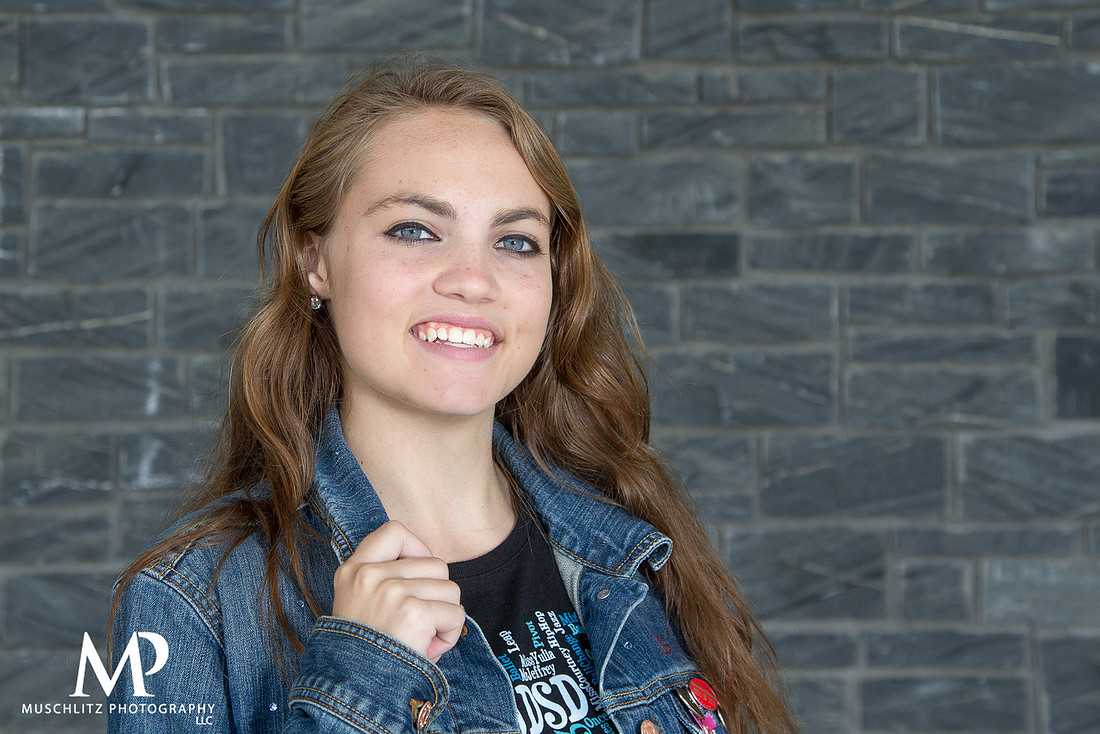 Downtown-metropolitan-senior-portrait-session-outdoors-columbus-ohio