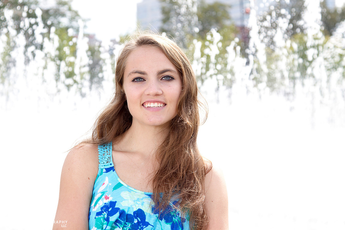 Downtown-metropolitan-senior-portrait-session-outdoors-columbus-ohio