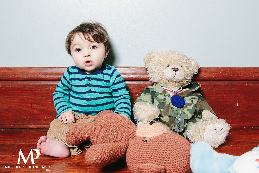 6-month-old-portraits-cute-baby-boy-copumbus-ohio-home-portrait-session