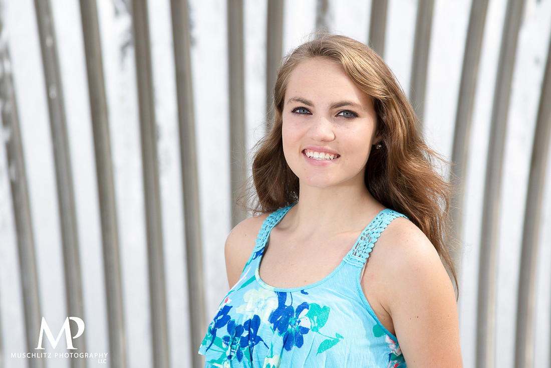 Downtown-metropolitan-senior-portrait-session-outdoors-columbus-ohio