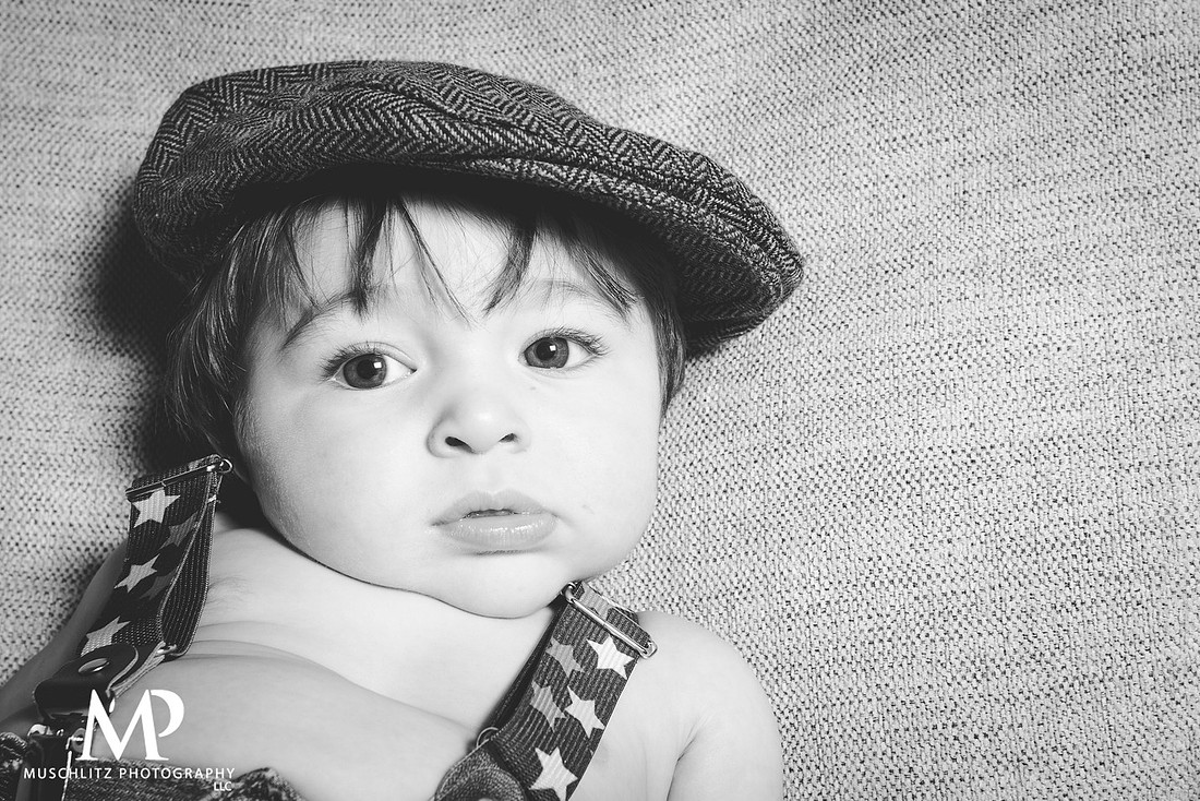 6-month-old-portraits-cute-baby-boy-copumbus-ohio-home-portrait-session