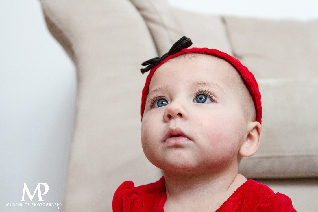 bright-eyes-baby-Christmas-dress-holiday-portraits-at-home-columbus-ohio-by-muschlitz-photography