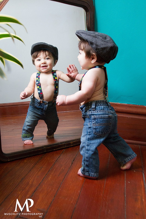 6-month-old-portraits-cute-baby-boy-copumbus-ohio-home-portrait-session