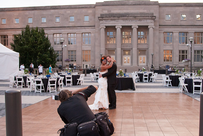 amanda-muschlitz-working-photo-in-the-field-muschlitz-photography-columbus