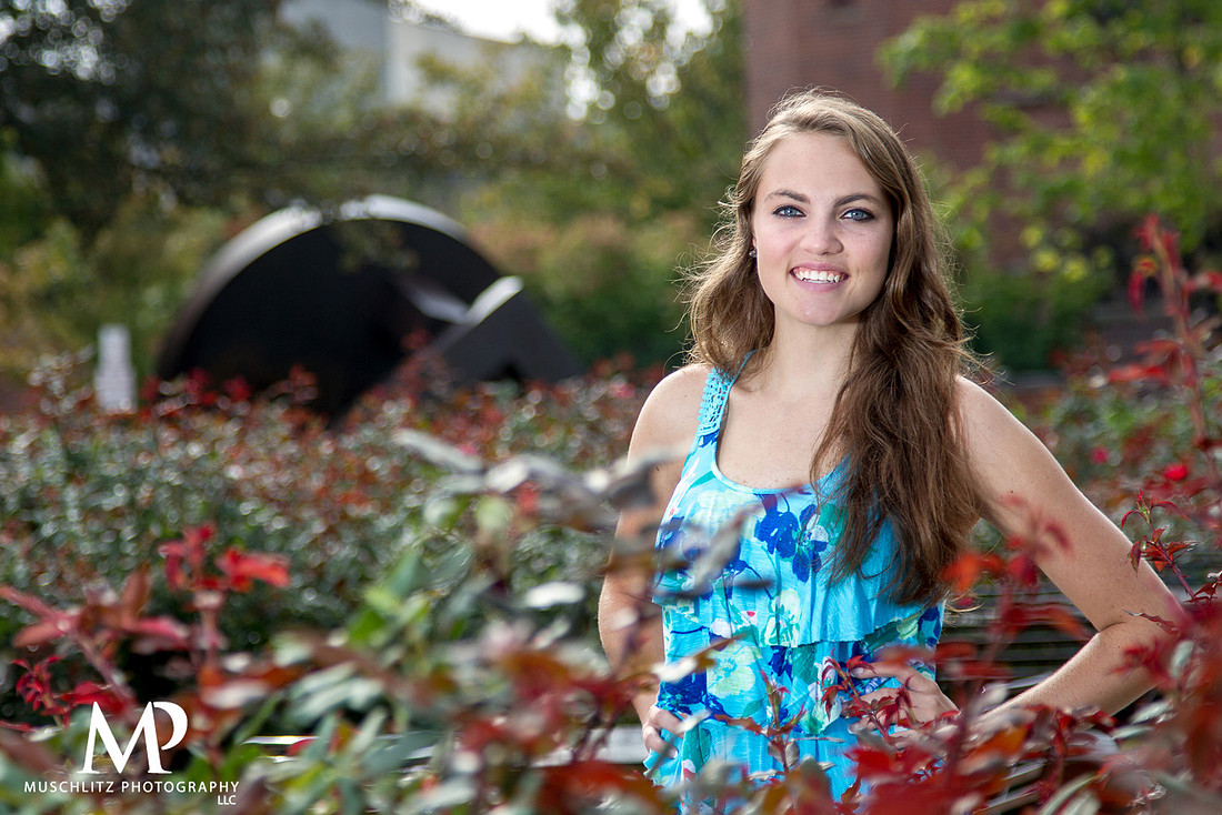 Downtown-metropolitan-senior-portrait-session-outdoors-columbus-ohio
