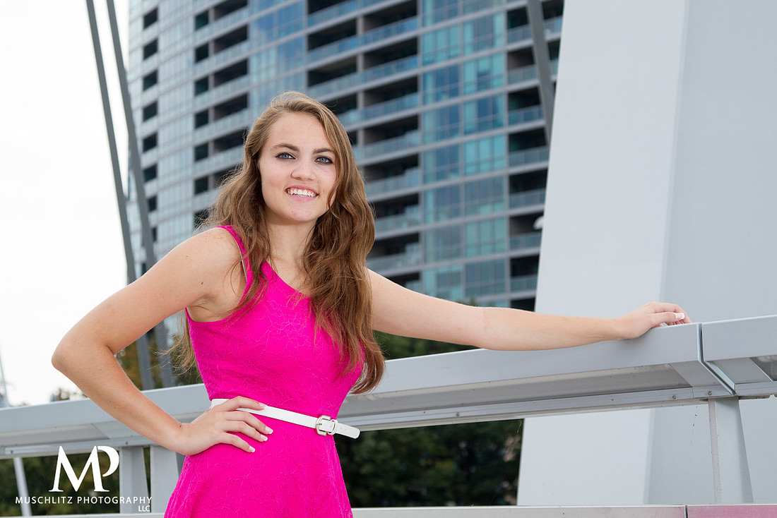 Downtown-metropolitan-senior-portrait-session-outdoors-columbus-ohio
