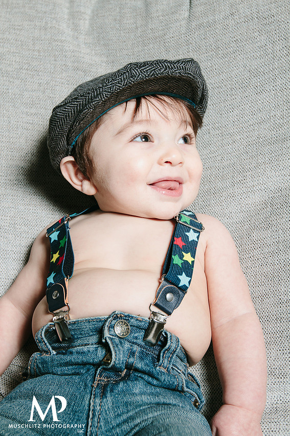 6-month-old-portraits-cute-baby-boy-copumbus-ohio-home-portrait-session
