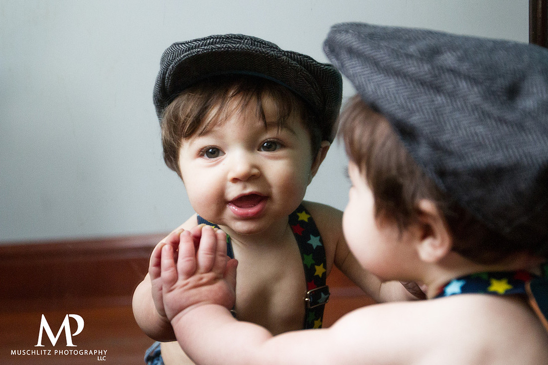 6-month-old-portraits-cute-baby-boy-copumbus-ohio-home-portrait-session